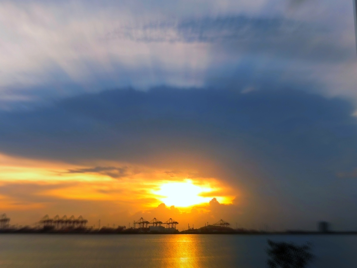 日落前的耶稣光