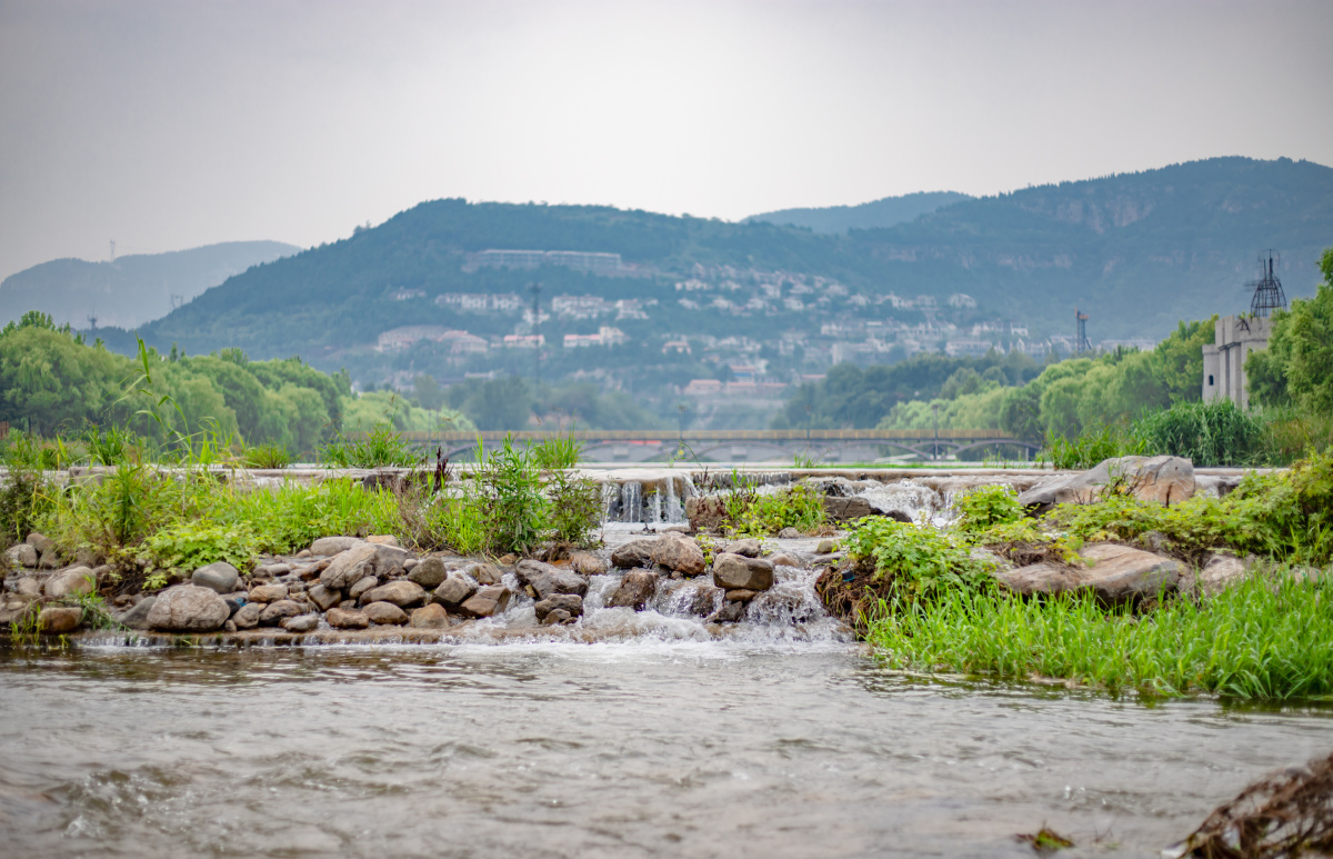 济南卧虎山水库泄洪闸下的玉符河