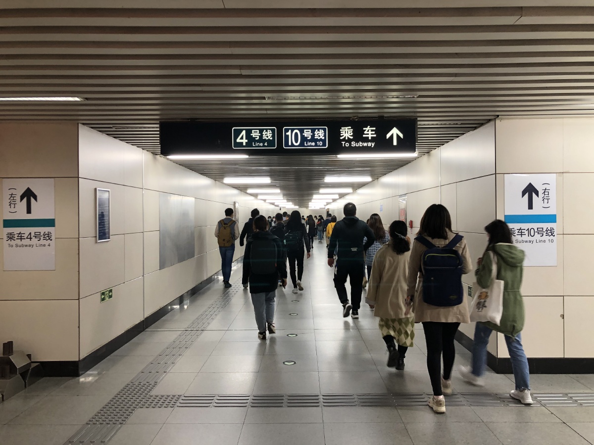 北京地铁10西四中关村海淀黄庄西直门4号线扑面而来的港铁气息只是
