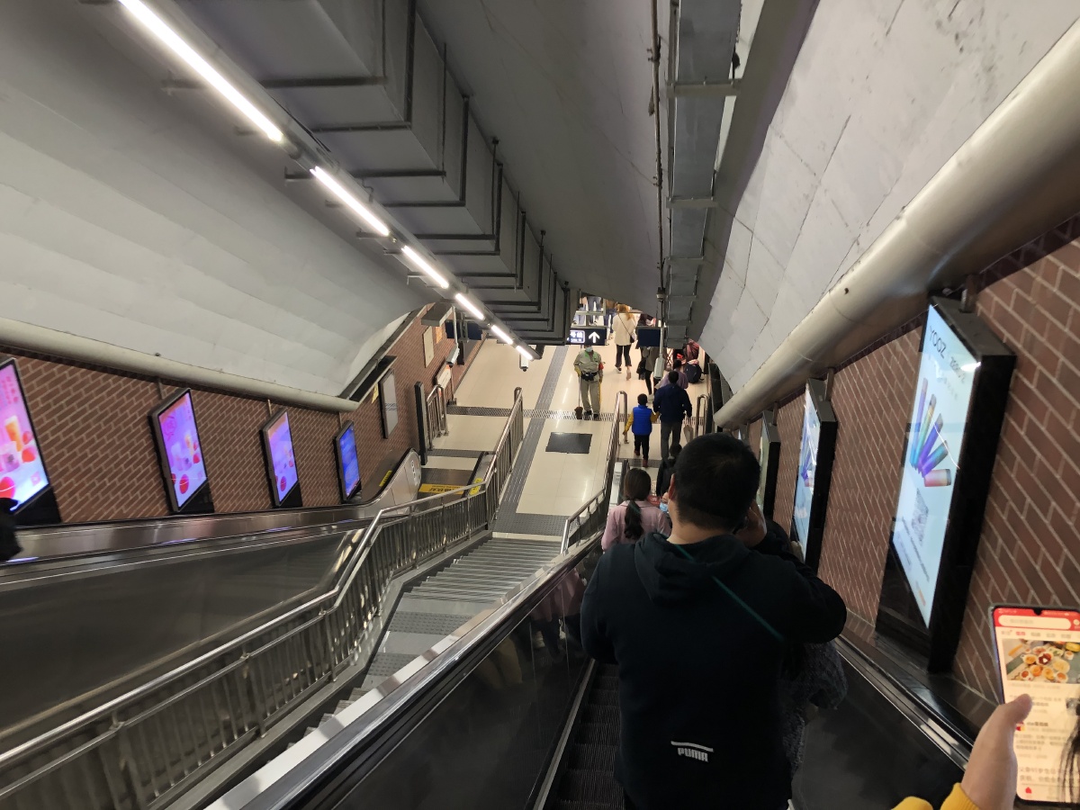 【北京地铁】10 西四,中关村,海淀黄庄,西直门(4号线) 扑面而来的港铁