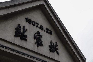 001