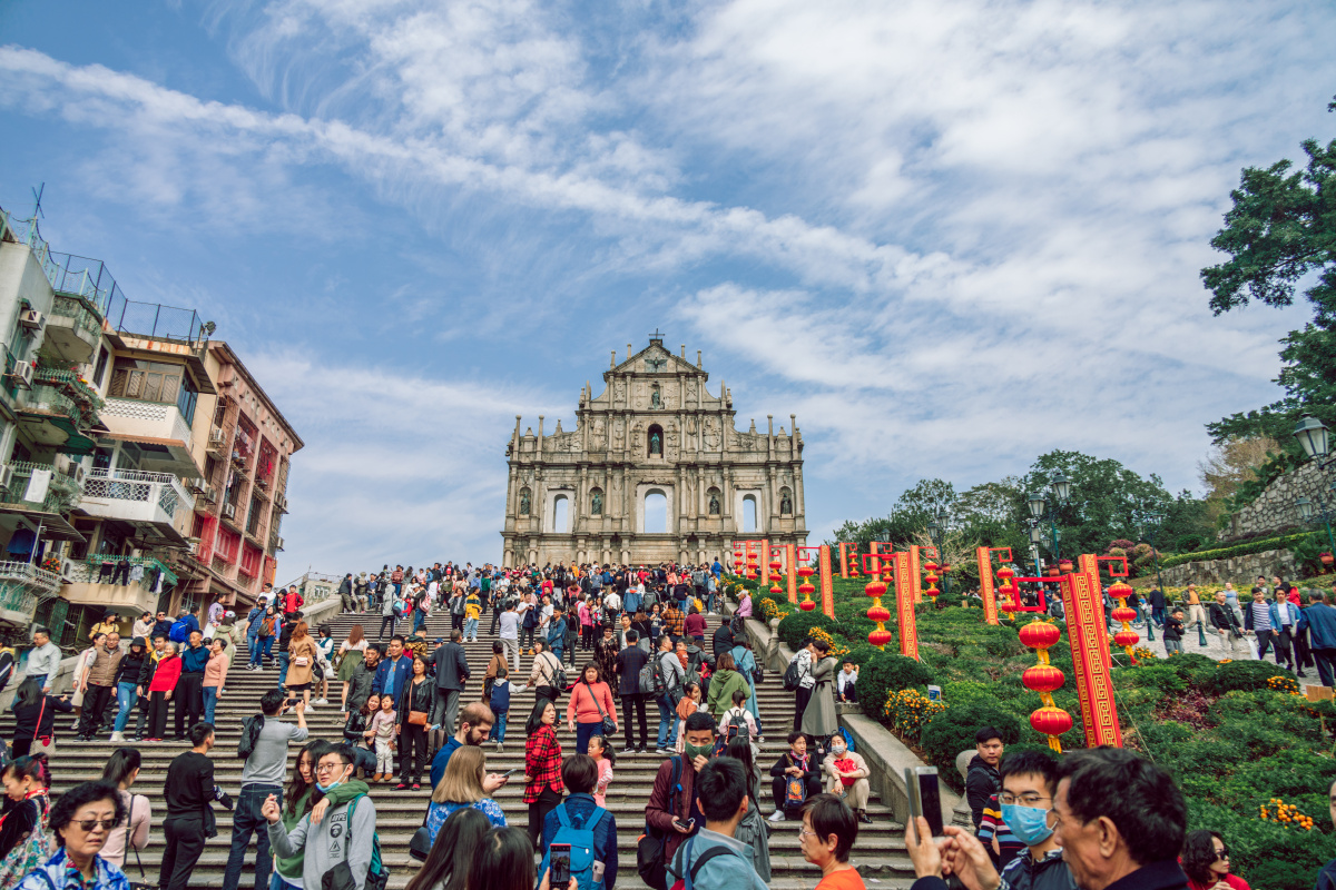 大三巴牌坊人山人海