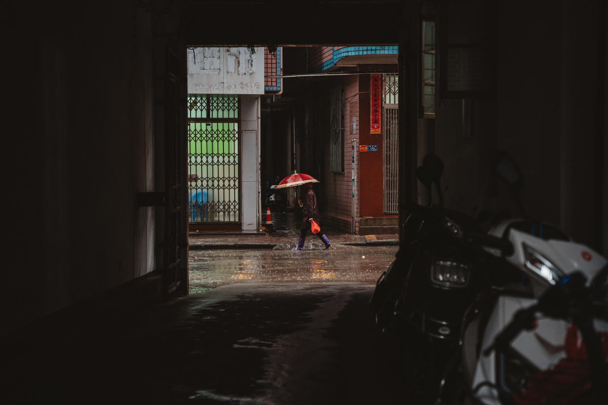 南方潮湿的雨天潮湿的海滨小镇