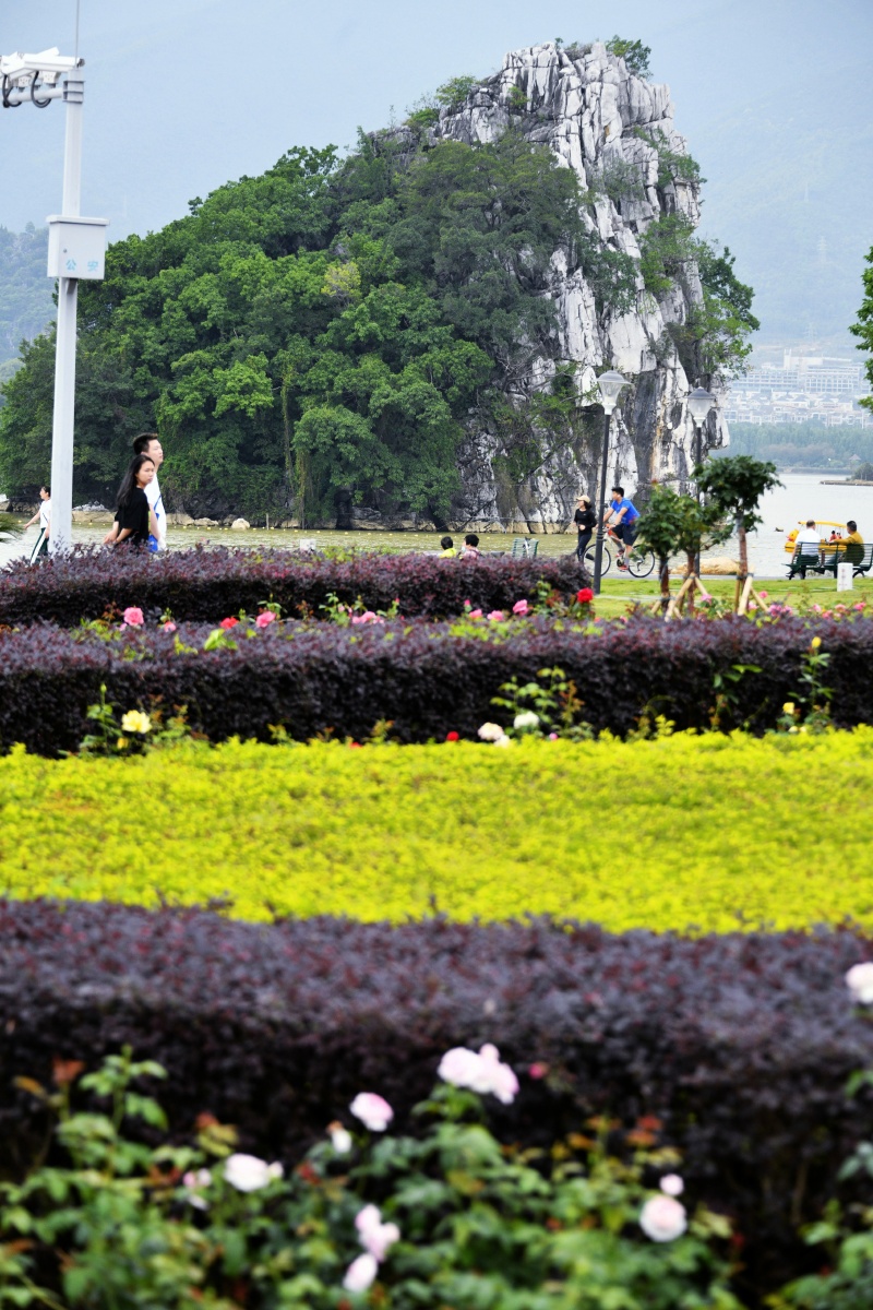 七星岩东门广场