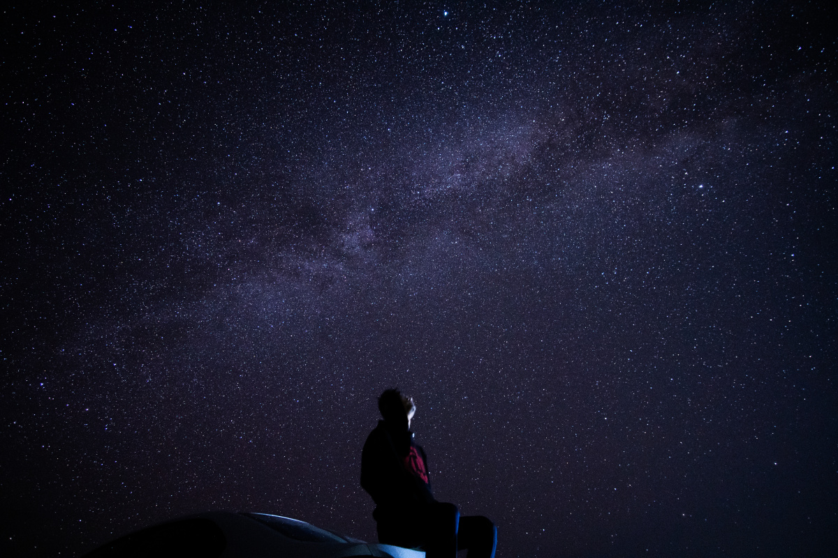阿拉善的一个小镇上半夜12点的星空