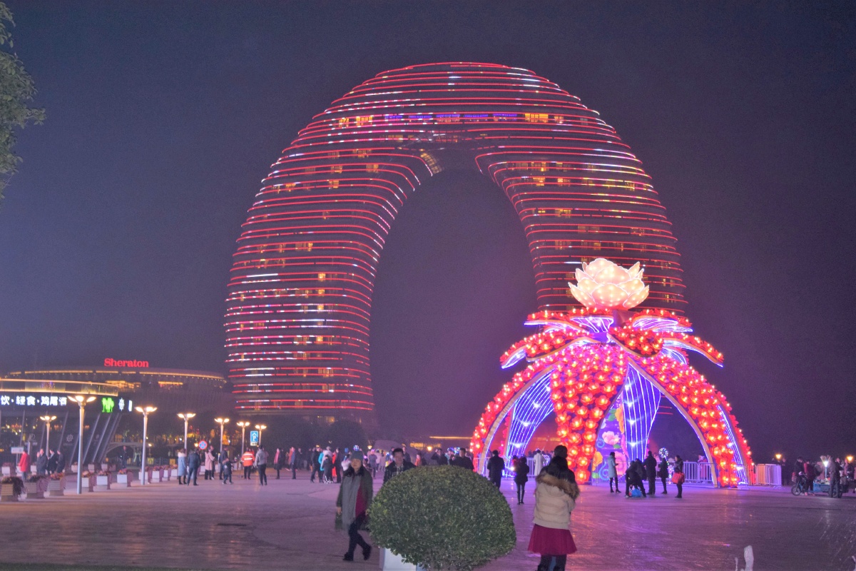 月亮广场灯光秀