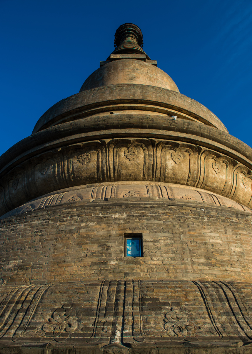 阿育王塔,坐落在山西省忻州市代县县政府后院内.