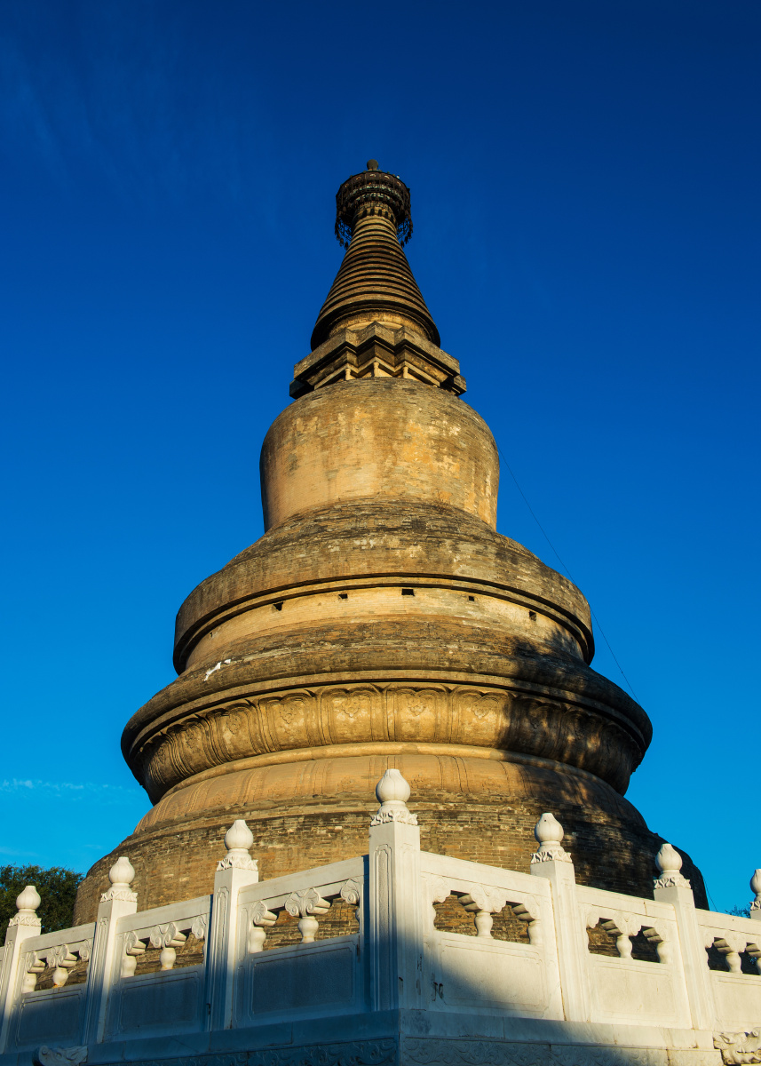 阿育王塔,坐落在山西省忻州市代县县政府后院内.