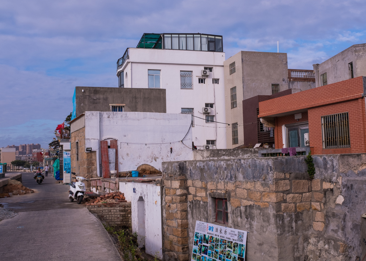 顶街一条很小的老巷位于闽南东山岛上有着六百多年历史整条街古厝风貌