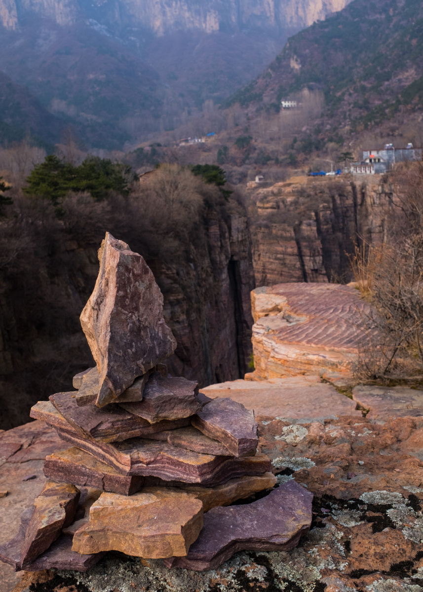 河南辉县南太行山上的岩石