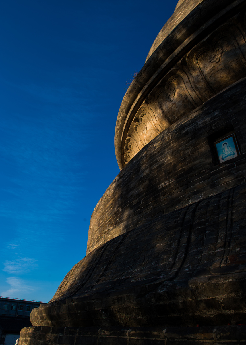 阿育王塔,坐落在山西省忻州市代县县政府后院内.