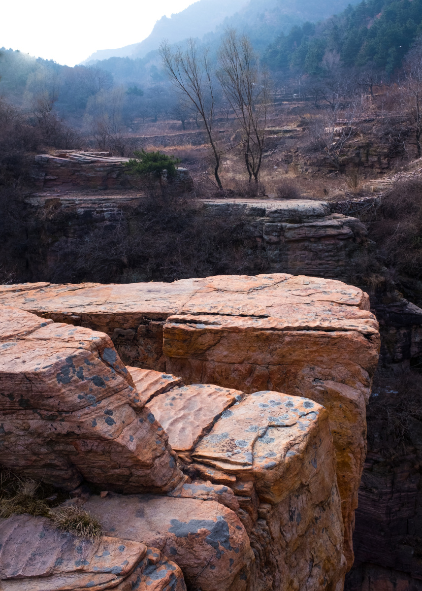 河南辉县南太行山上的岩石