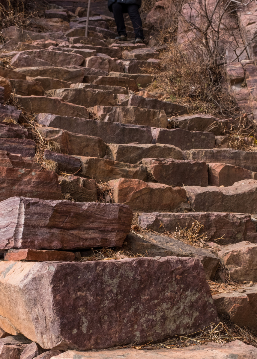 河南辉县南太行山上的岩石