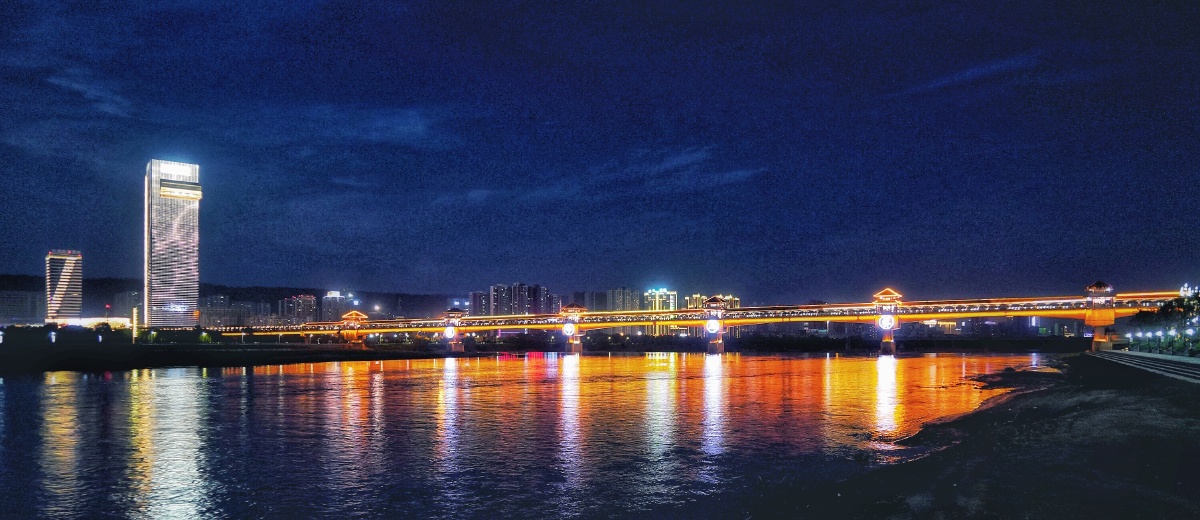 陕西宝鸡东岭廊桥及石鼓山夜景