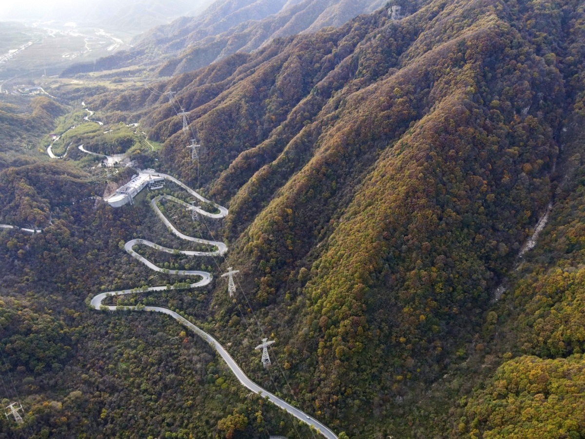 金秋秦岭盘山路宝鸡市区至秦岭梁