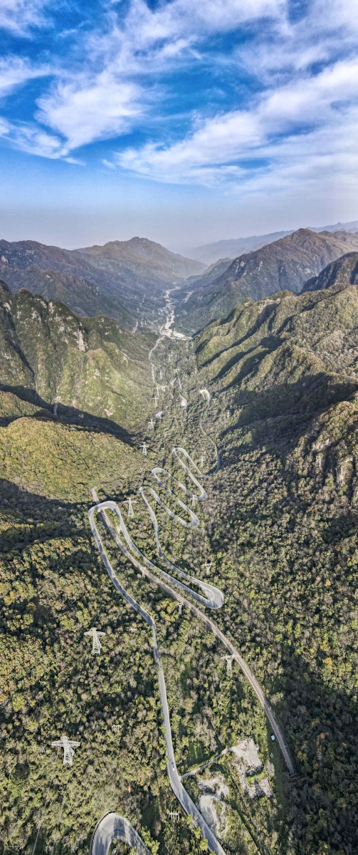 金秋秦岭盘山路宝鸡市区至秦岭梁