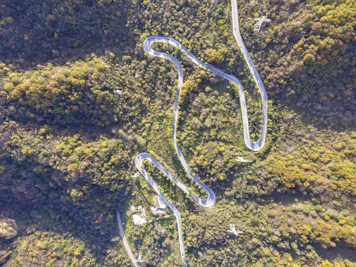 金秋秦岭盘山路宝鸡市区至秦岭梁