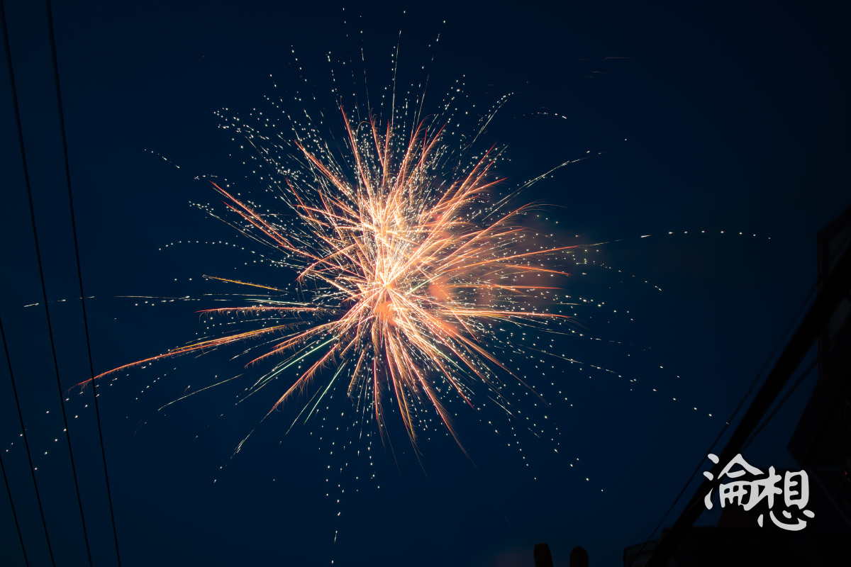 徜徉荒野之中抬头仰望历数漫天的星光