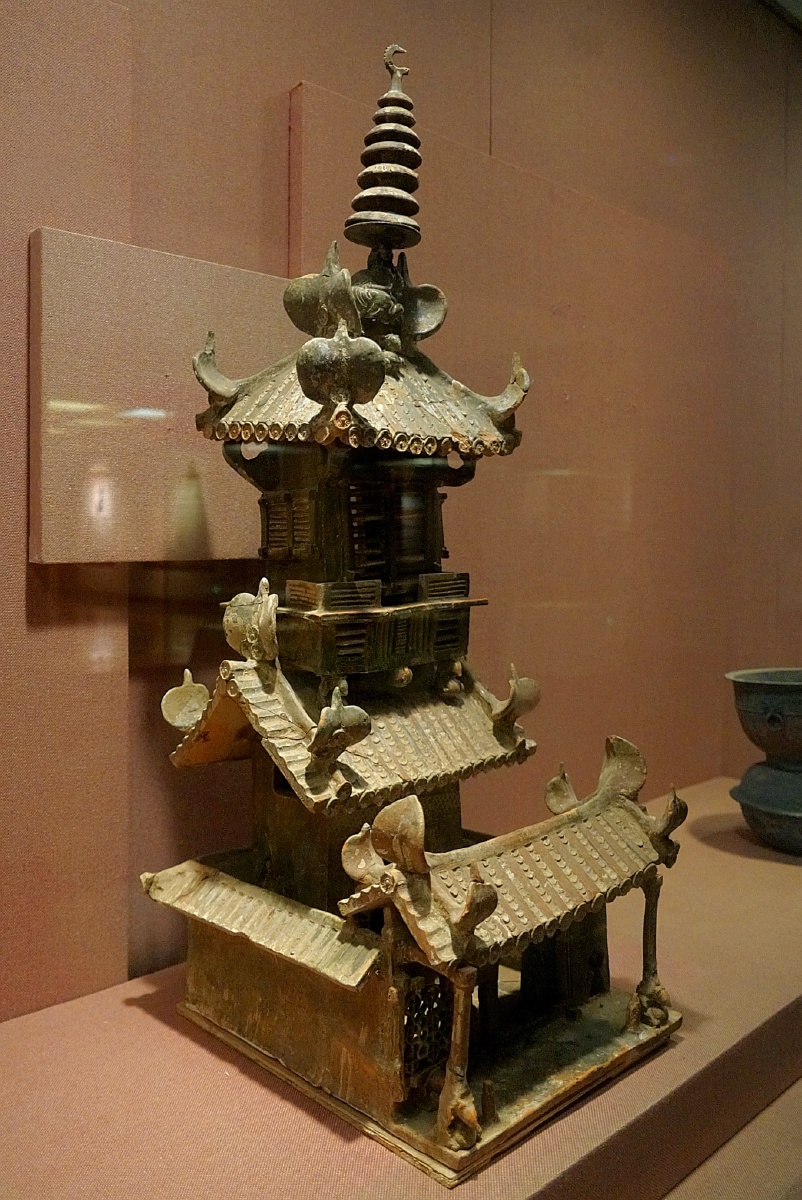 湖北襄阳博物馆战国黄釉陶楼