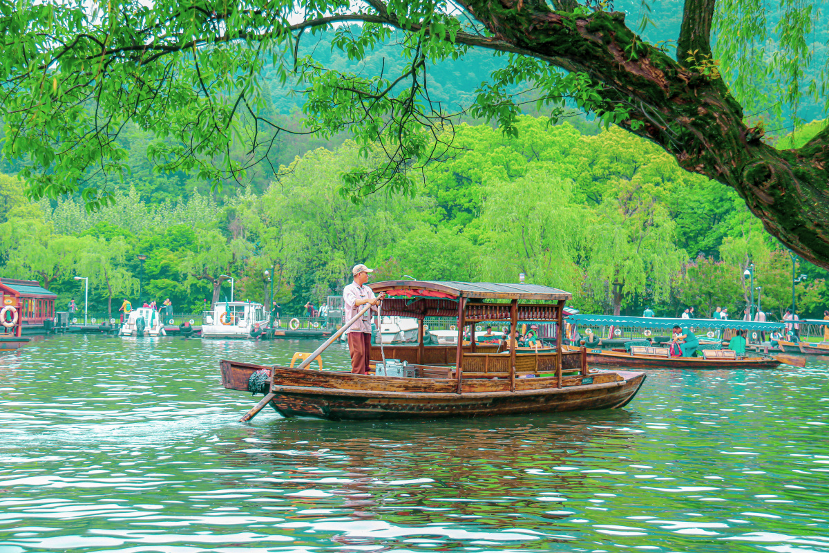 西湖泛舟