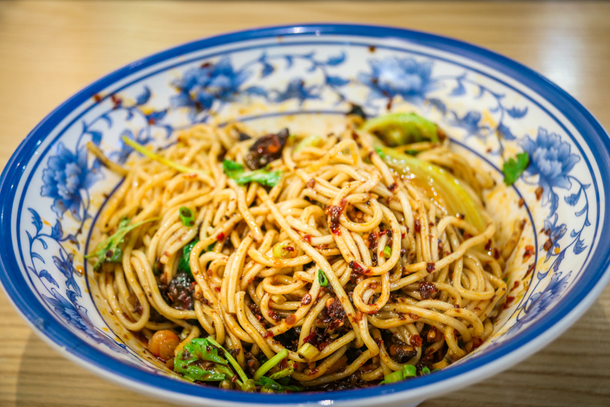 夜宵地道辣牛肉杂酱面