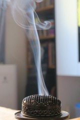 637977