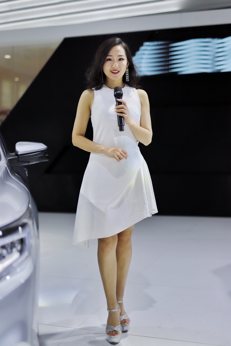 好漂亮的美女主持人