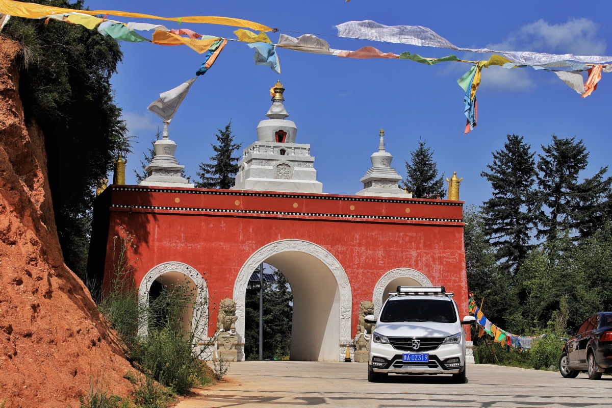 夏宗寺位于青海省平安区三合乡寺台村,始建于元末.