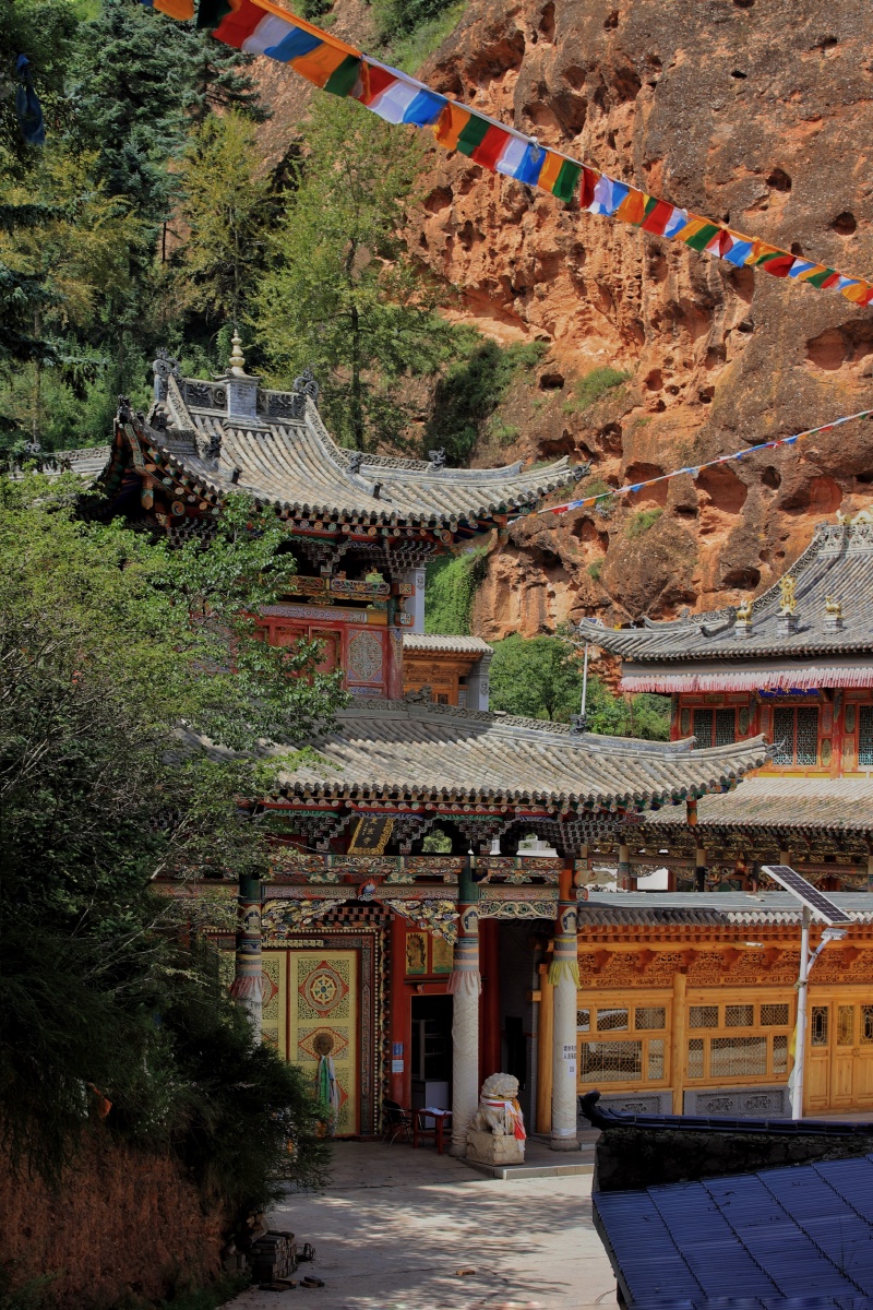 夏宗寺位于青海省平安区三合乡寺台村,始建于元末.