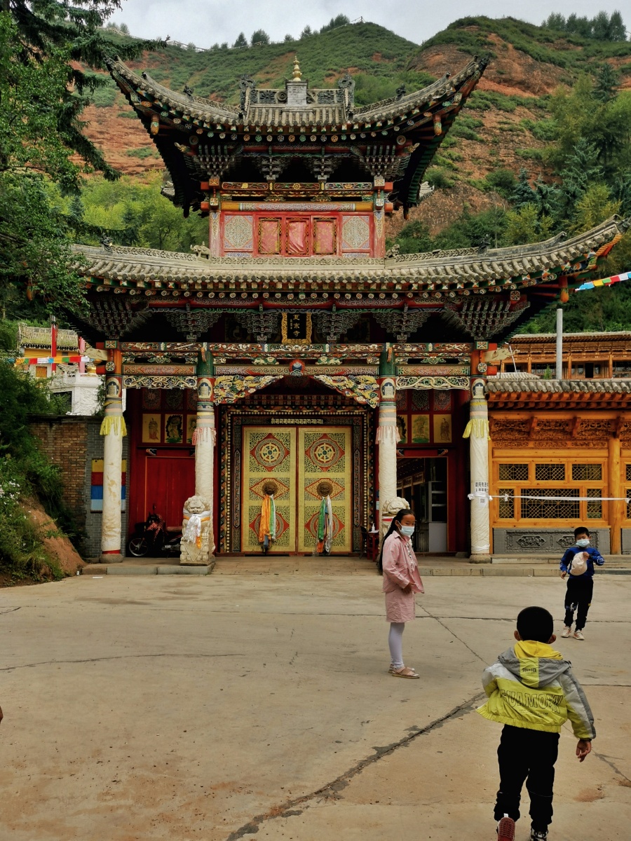 夏宗寺位于青海省平安区三合乡寺台村,始建于元末.