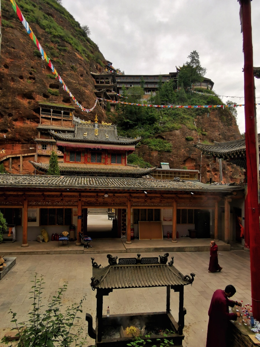 夏宗寺位于青海省平安区三合乡寺台村,始建于元末.