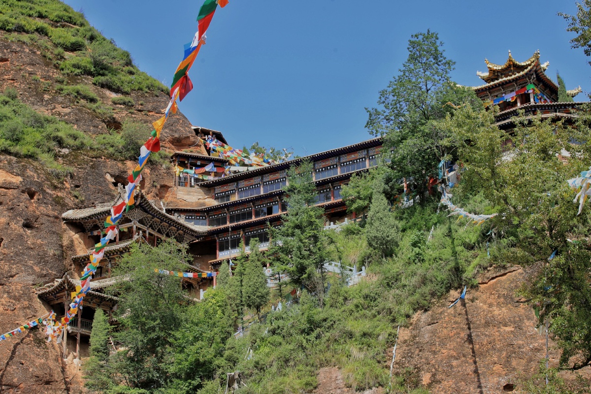 夏宗寺位于青海省平安区三合乡寺台村,始建于元末.