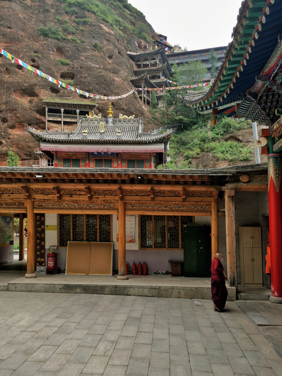 夏宗寺位于青海省平安区三合乡寺台村,始建于元末.