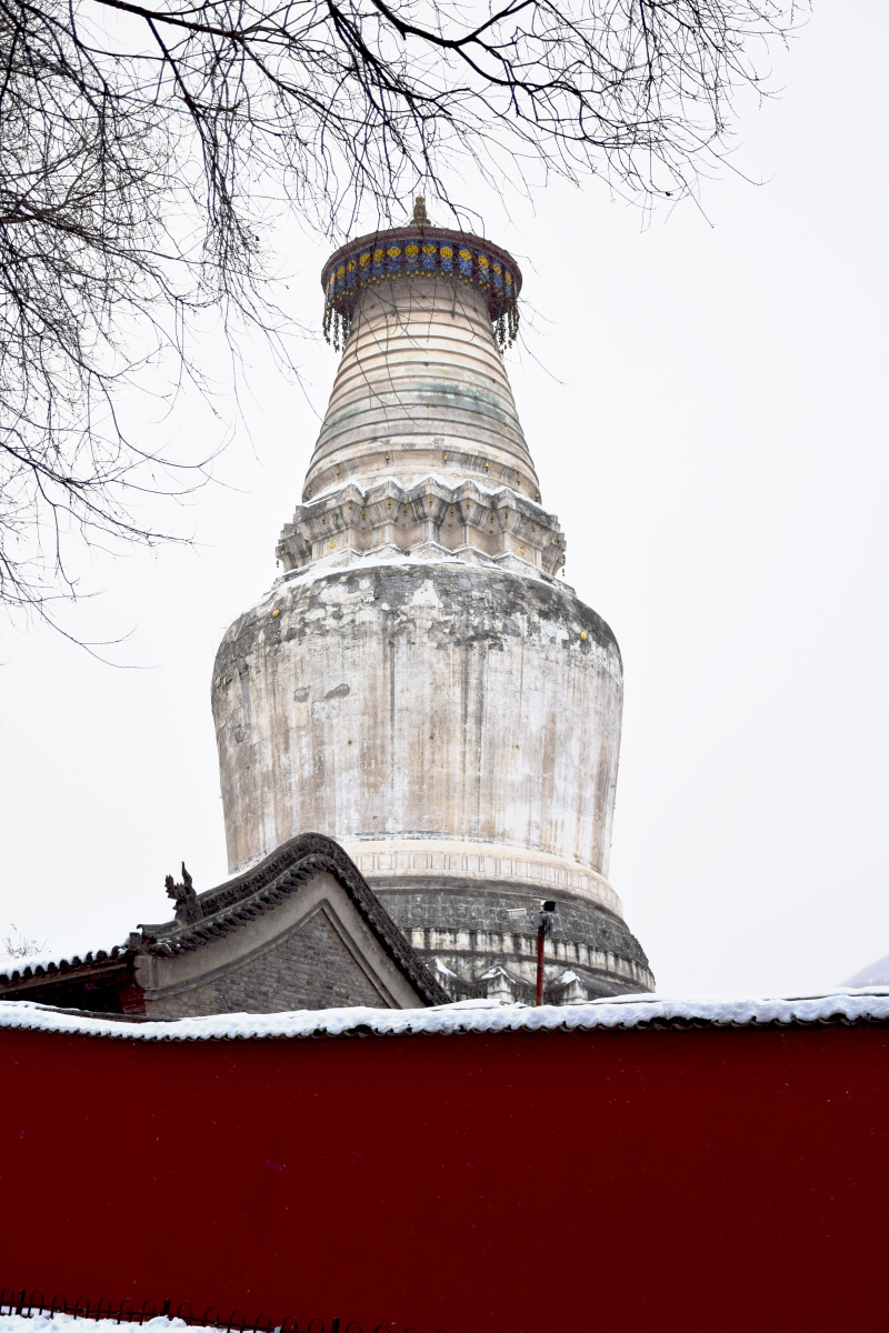 雪后的五台山大白塔