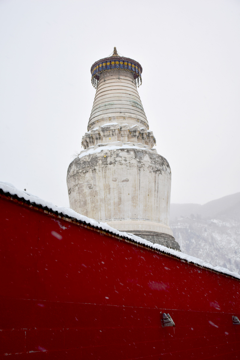 雪后的五台山大白塔