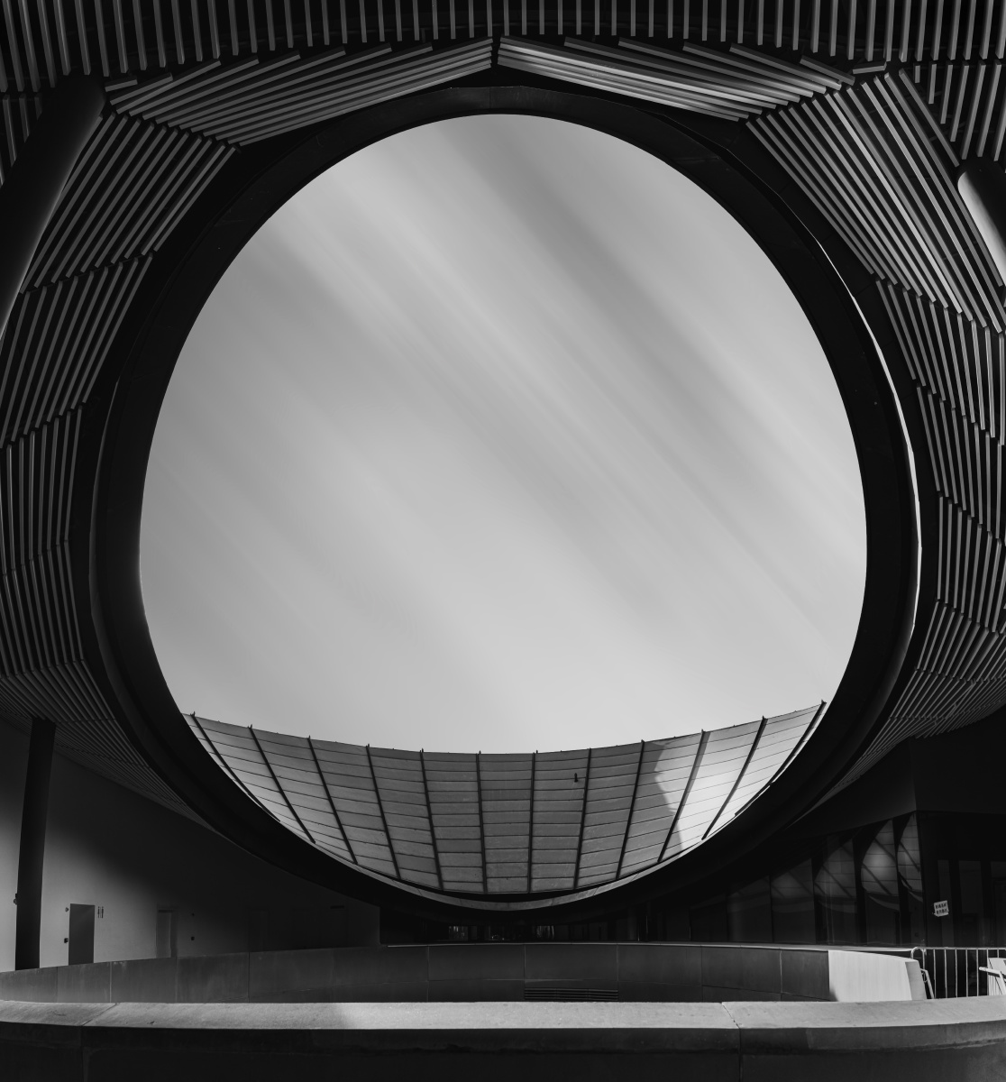 盛夏黑白光影建筑是捕捉光的容器摄于徐汇滨江西岸