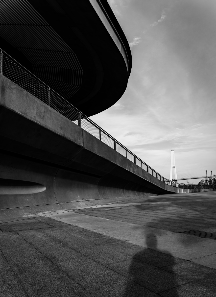 盛夏黑白光影建筑是捕捉光的容器摄于徐汇滨江西岸