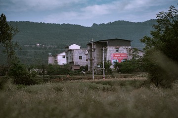 910674