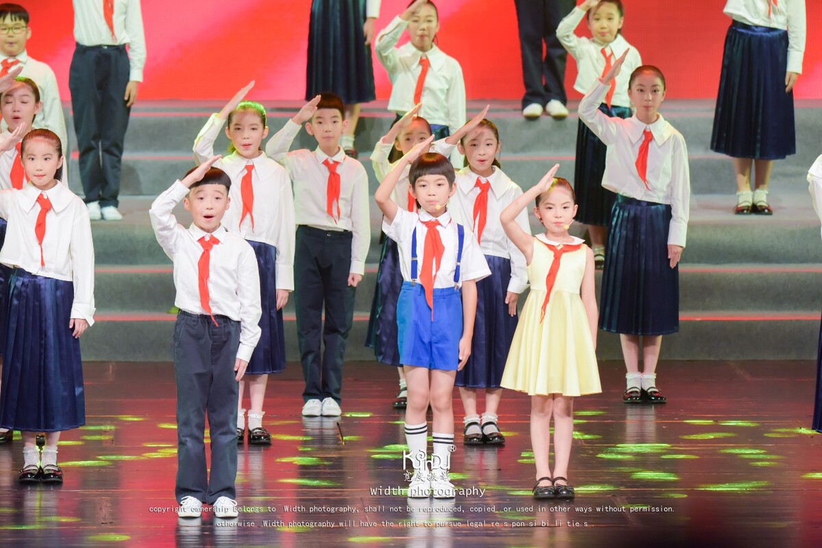 儿童东方红舞蹈视频,东方红是中国现代革命音乐舞蹈作品的成果