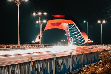 296083