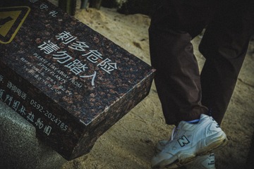 001