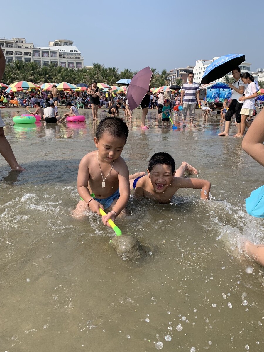 国内的海滩可以游泳