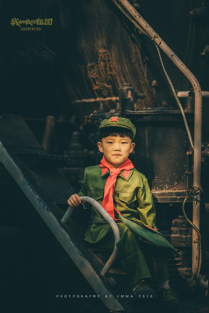 勇敢小兵兵一个小男孩的军装情节