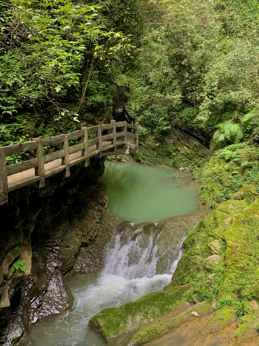 山城重庆——武隆龙水峡地缝一景