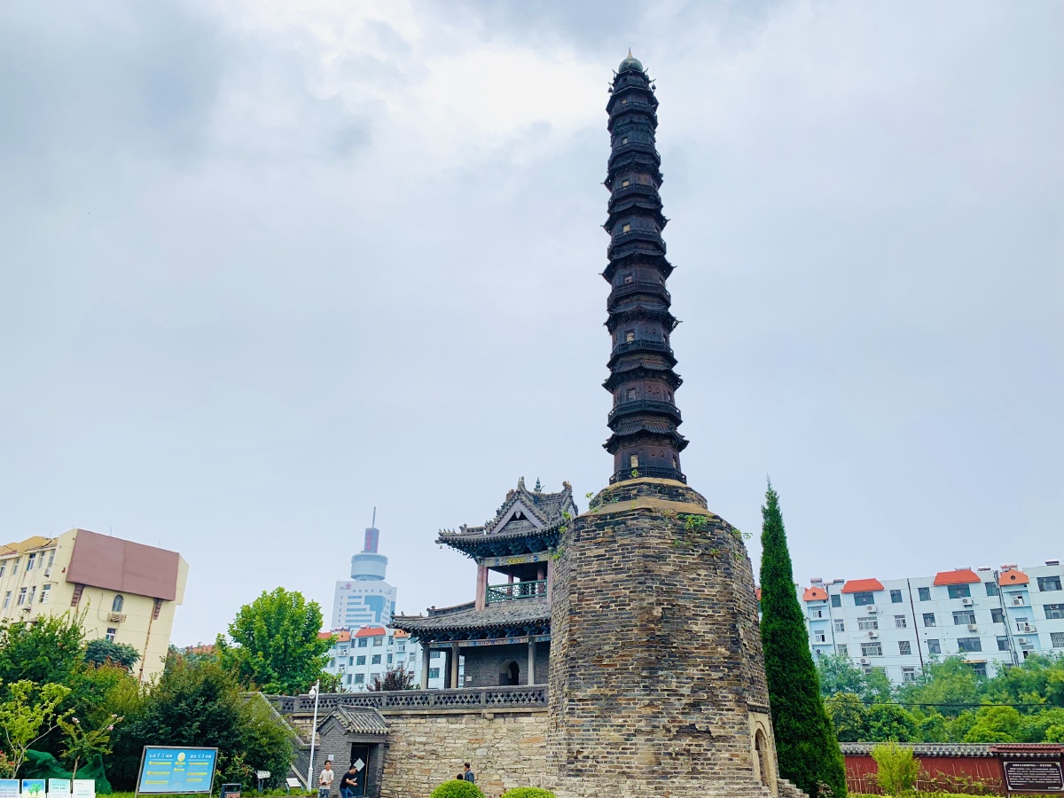 运河古都济宁崇觉寺铁塔