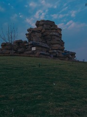 987899