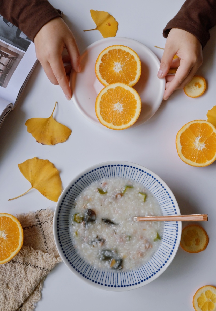 皮蛋瘦肉粥橙子