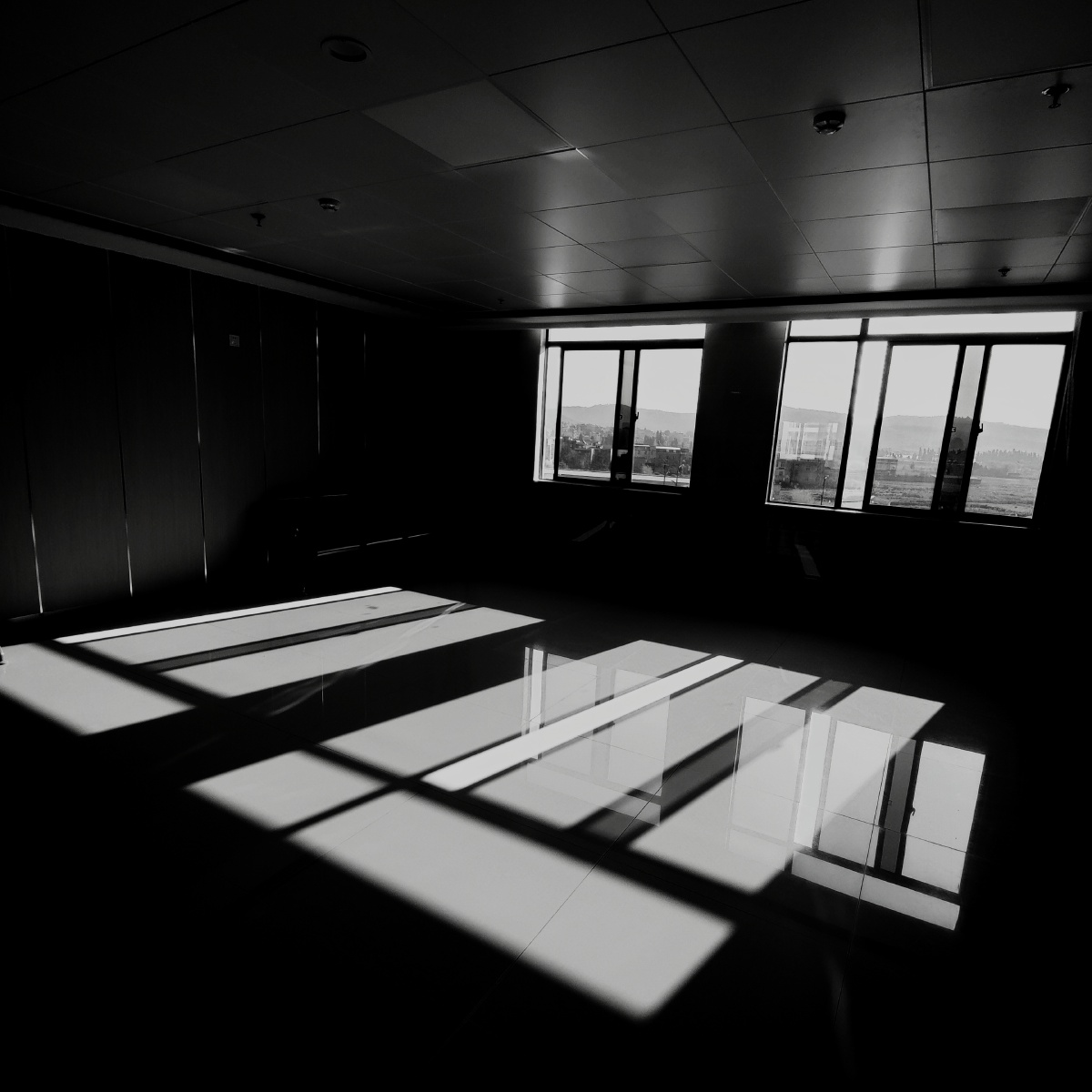 医院窗台的光影