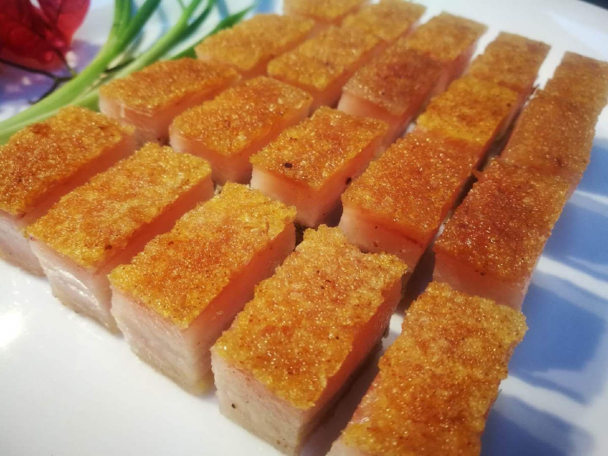 澳门脆皮烧肉,烧腊美食中的经典名菜,美味且营养价值高,烧肉外焦内嫩
