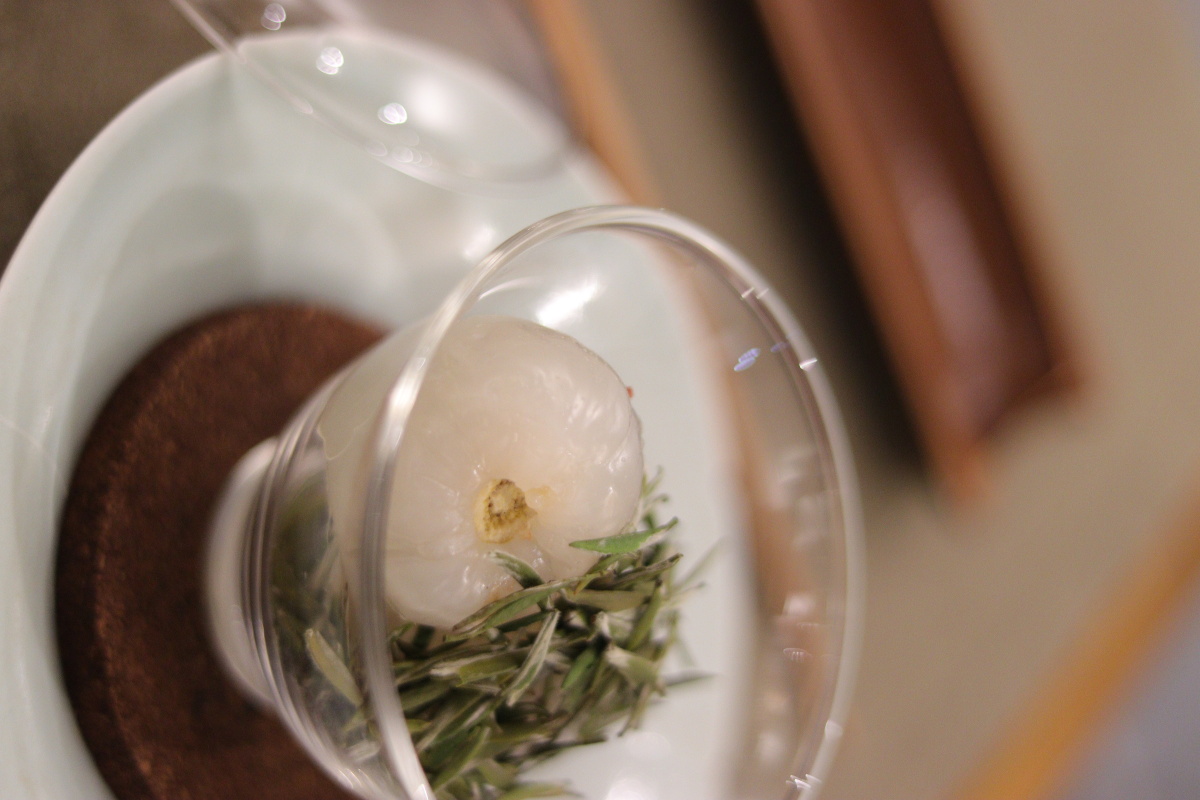 荔枝泡茶,迎接夏天.